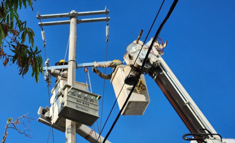 Electricidad restaurada al 100% en Guerrero tras huracán ‘Otis’: CFE