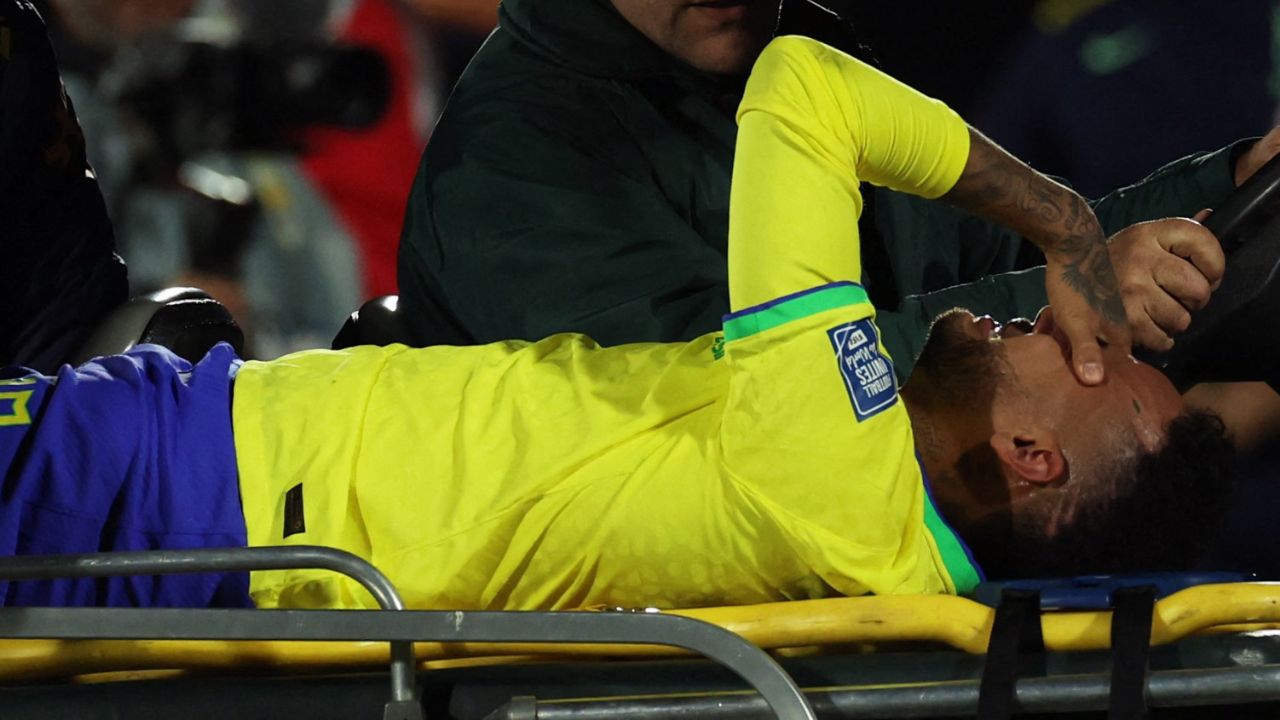 Neymar será operado el jueves en Brasil de ruptura de ligamento cruzado