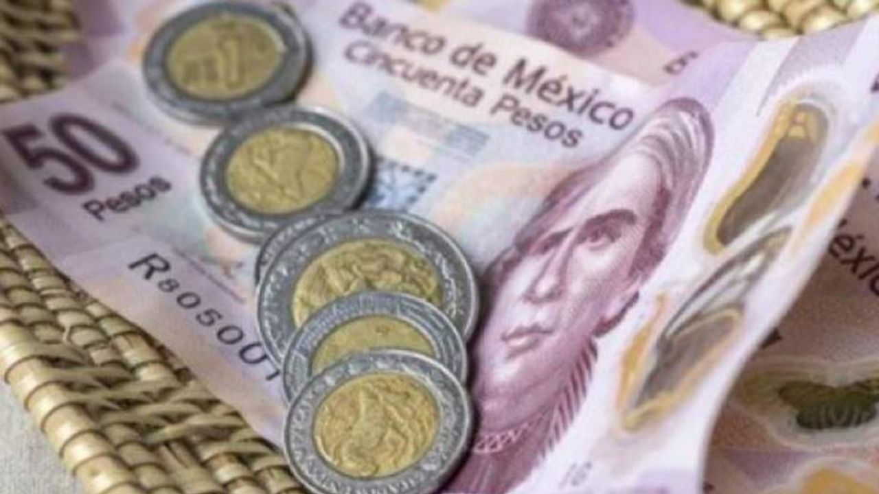 Salario mínimo aumentará a 249 pesos en 2024, revela AMLO