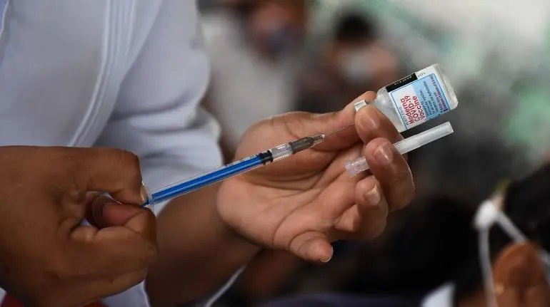 Primer lote de vacuna actualizada contra Covid-19 de Moderna llega a México