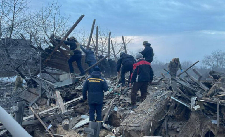Bombardeo ruso en el este de Ucrania deja 11 muertos; 5 de ellos eran niños
