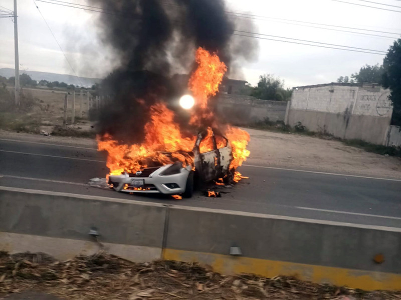 Presunta detención de líder criminal desata balaceras y quema de vehículos en Guanajuato