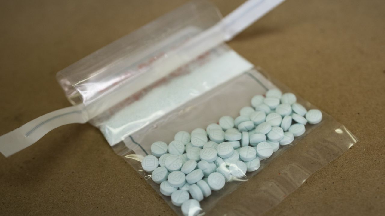 AMLO va por reforma para prohibir consumo de fentanilo y otras drogas