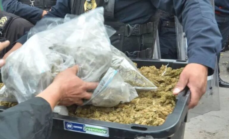 Detienen a un abuelito con más de 100 envoltorios de droga en la Cuauhtémoc