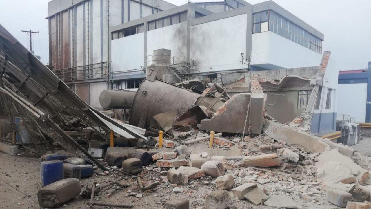Mueren 2 trabajadores tras explosión en empresa de lácteos en Lagos de Moreno