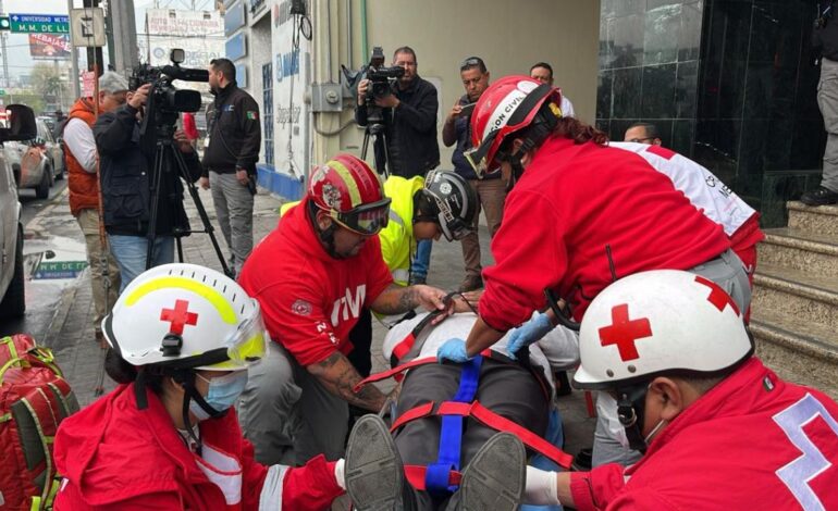 Colapso de elevador en funeraria de Monterrey deja tres heridos
