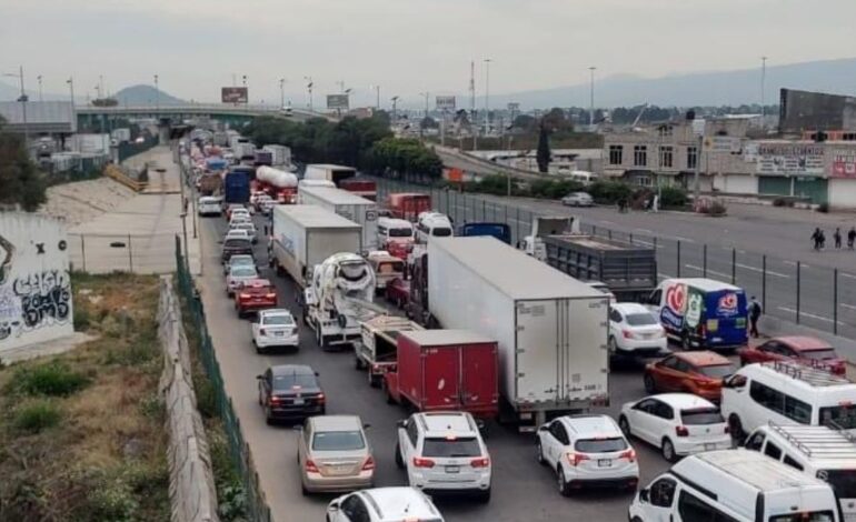 Transportistas anuncian paro nacional; bloquearán carreteras este viernes
