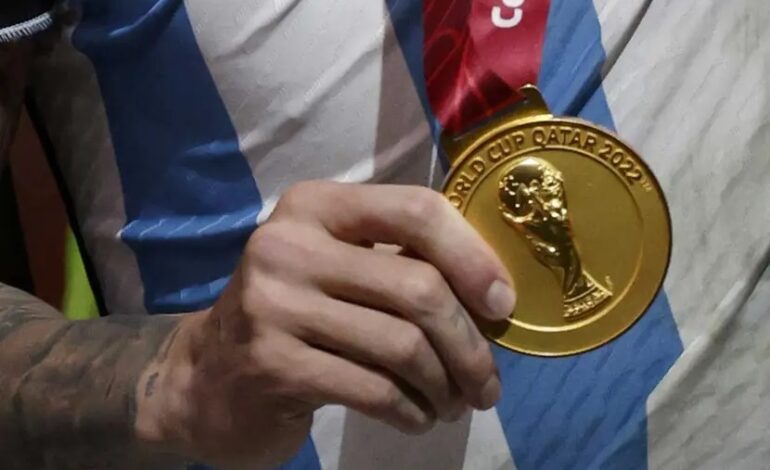 Roban medalla de campeón mundial a un futbolista de Argentina