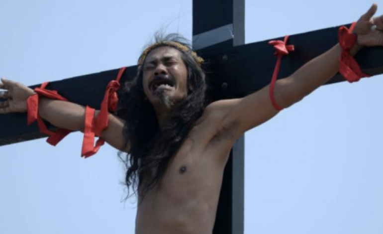 Filipinas lleva ‘al extremo’ las crucifixiones en el Via Crusis del Viernes Santo