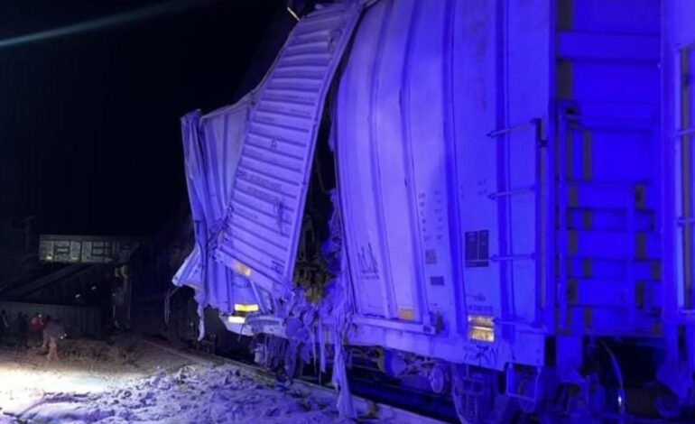 Dos locomotoras chocan de frente en Jalisco; deja varios lesionados