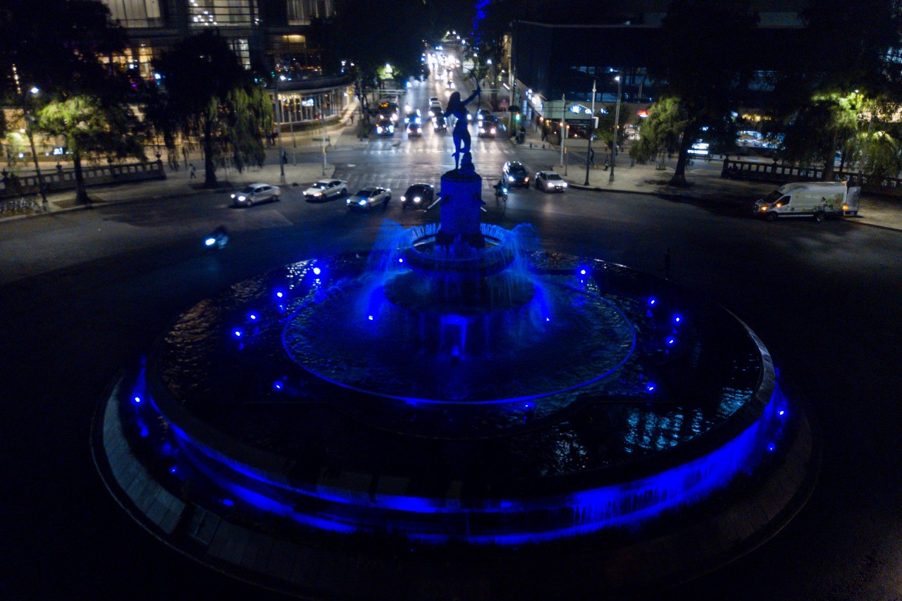 La Ciudad de México se ilumina de azul en el día mundial y nacional contra la obesidad