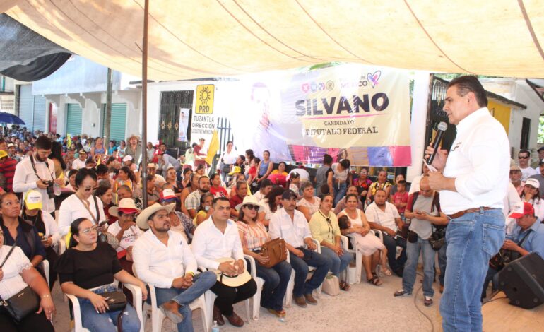 Silvano gestionará apoyos para el crecimiento de Tuzantla como Diputado Federal