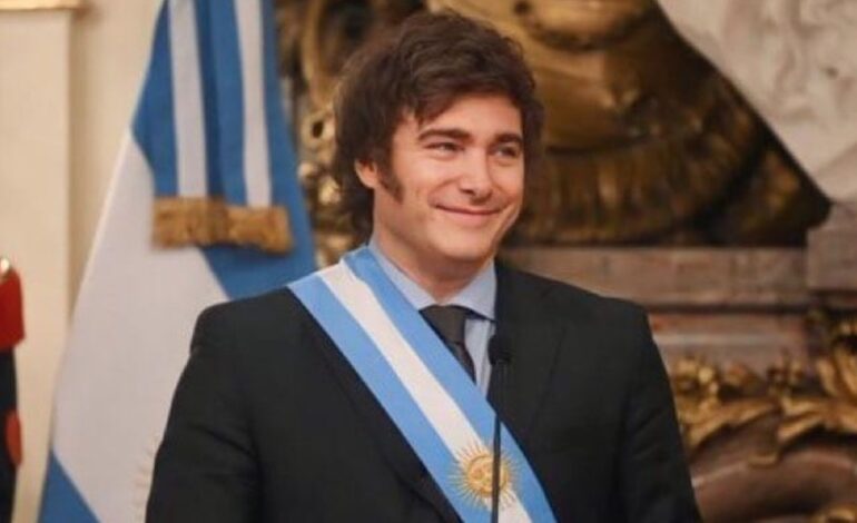 Milei despedirá a 70 mil empleados del gobierno argentino… pero serán 15 mil, por ahora