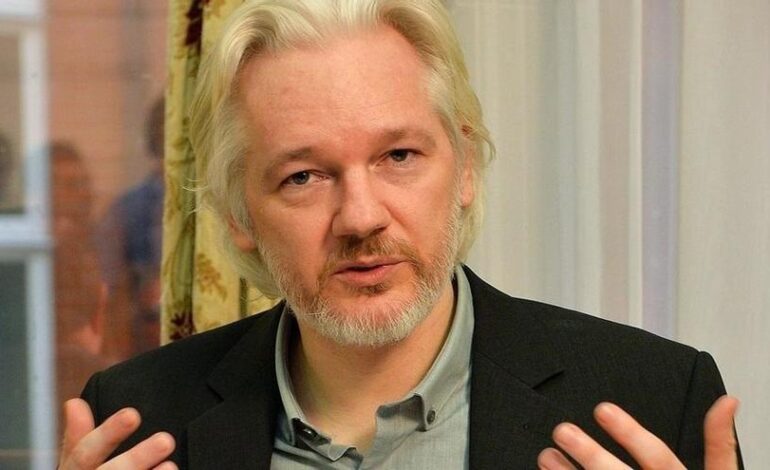 Julian Assange logra aplazar su extradición a EU; Justicia del Reino Unido pide garantías