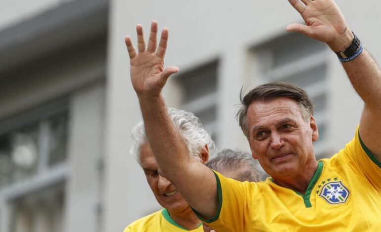 Acusan formalmente a Bolsonaro por hacer fraude con su registro de vacunación covid