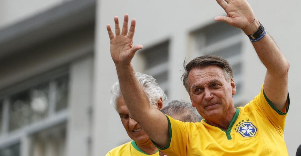 Acusan formalmente a Bolsonaro por hacer fraude con su registro de vacunación covid