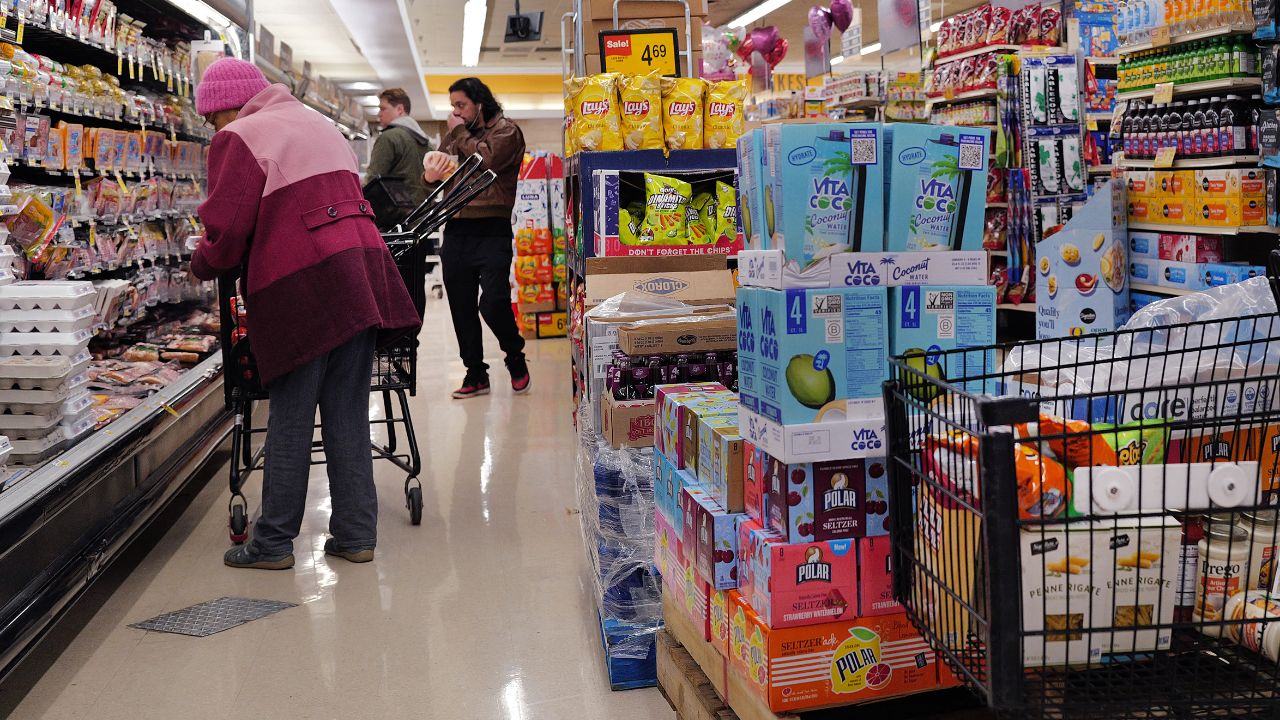 La inflación de EUA sube en febrero a 3.2% interanual