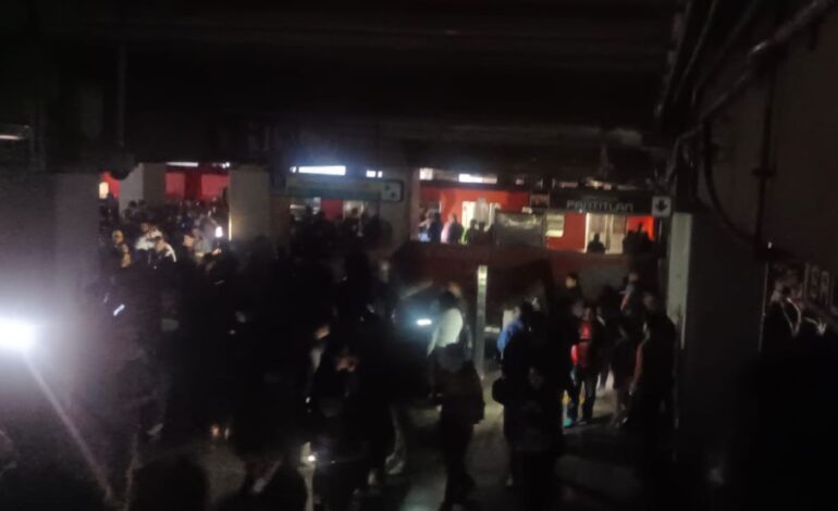 Apagón provoca caos en la Línea 9 del Metro CDMX