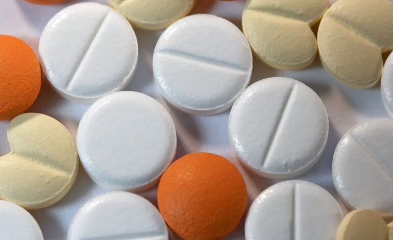 Alerta Cofepris por medicamentos falsificados para tratar cáncer de mama y VIH