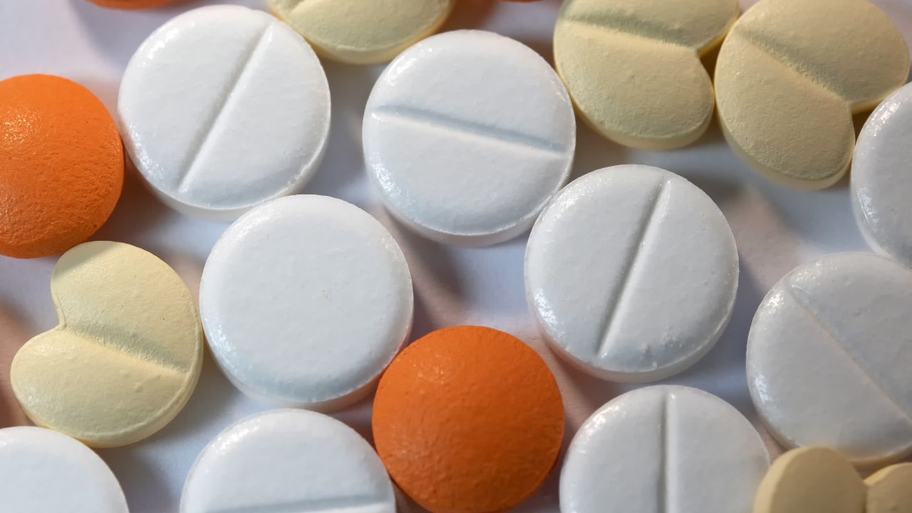 Alerta Cofepris por medicamentos falsificados para tratar cáncer de mama y VIH