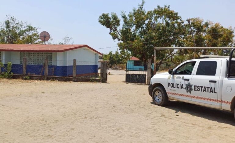 Hombres armados asaltan varias escuelas en Coyuca, Guerrero