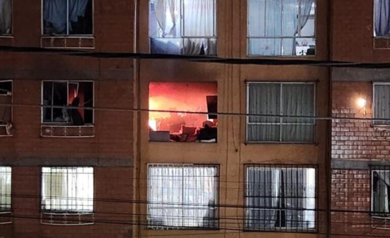 Explota y se incendia un departamento por acumulación de gas en Iztacalco