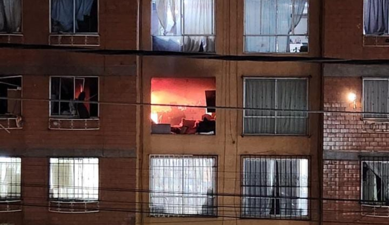 Explota y se incendia un departamento por acumulación de gas en Iztacalco