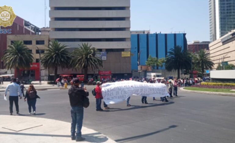 Manifestantes mantienen bloqueo en Paseo de la Reforma