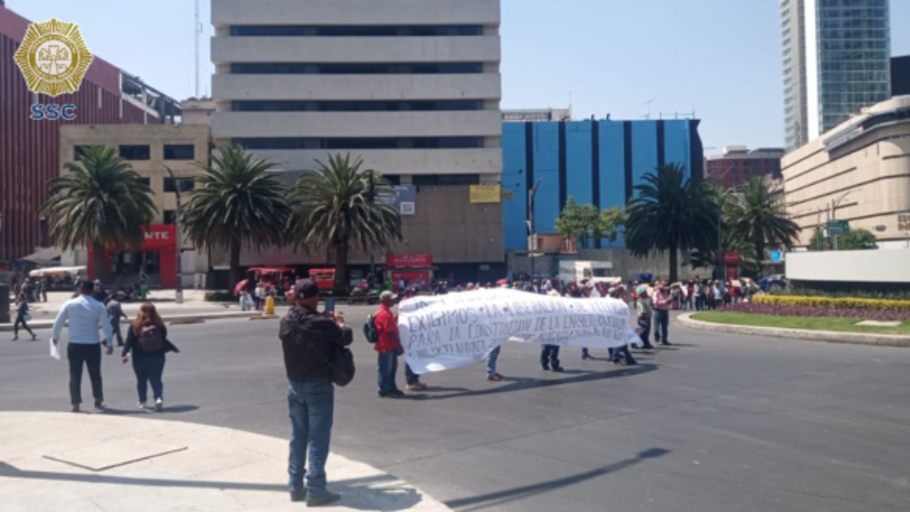 Manifestantes mantienen bloqueo en Paseo de la Reforma