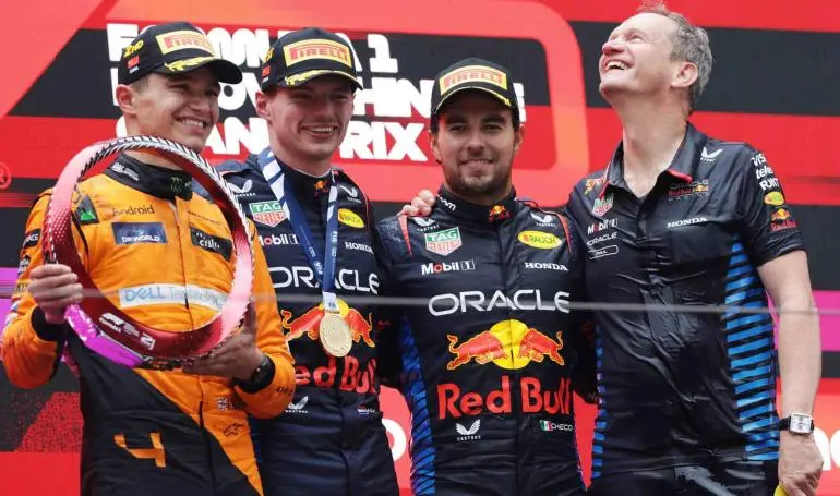 Max Verstappen conquista el GP de China; ‘Checo’ Pérez termina tercero