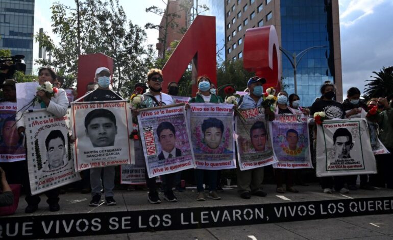 Ante amenaza de boicot a elecciones, AMLO responde a padres de los 43 de Ayotzinapa