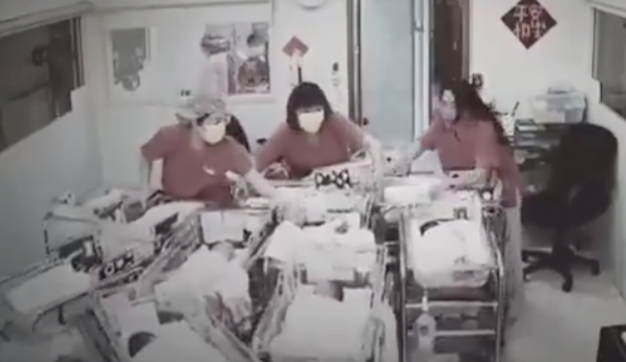 Enfermeras arriesgan sus vidas por recién nacidos durante sismo de Taiwán