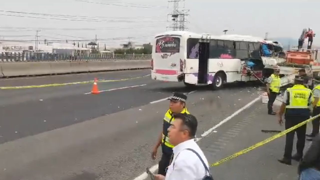 Autobús choca contra grúa en la México-Pachuca; hay un muerto y tres heridos