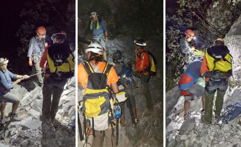 Rescatan rappelistas atrapados en la Cueva de la Virgen en NL