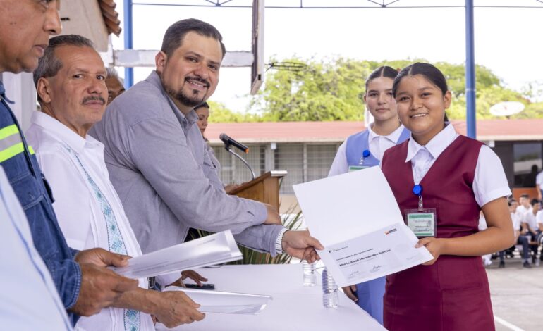 Ternium reconoce la excelencia académica de los estudiantes michoacanos