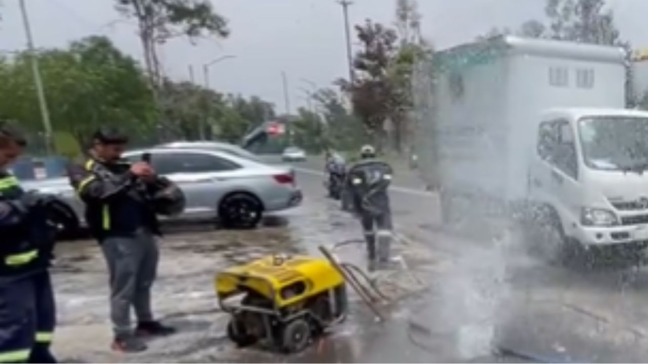 Robo de llave de válvula genera fuga de agua en San Juan de Aragón
