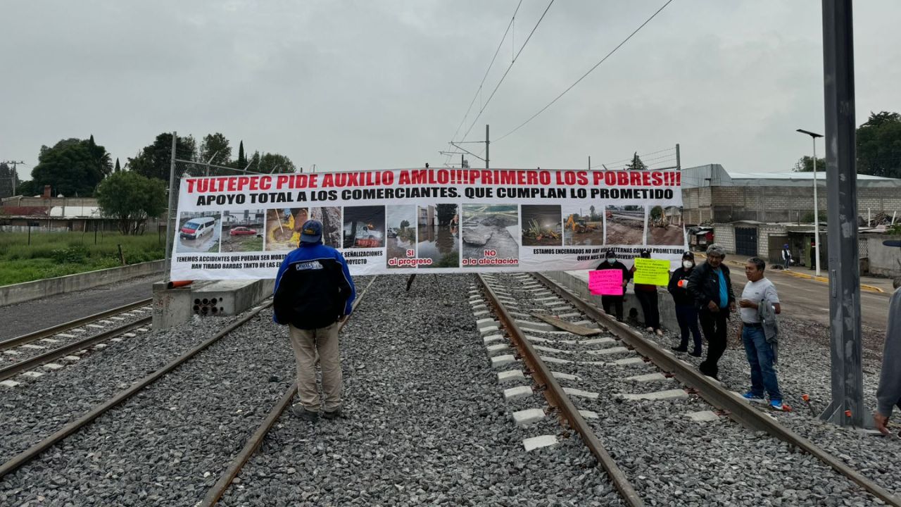 Habitantes de Tultepec detienen obras de Tren Suburbano